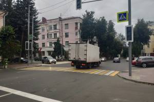 В Брянске месяц не работает светофор у «Сити Холла»