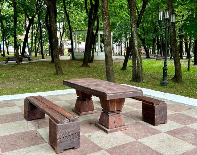 В брянском парке-музее Толстого появился шахматный стол