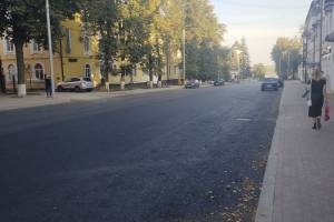 В Брянске на ремонтируемой улице Горького уложили асфальт
