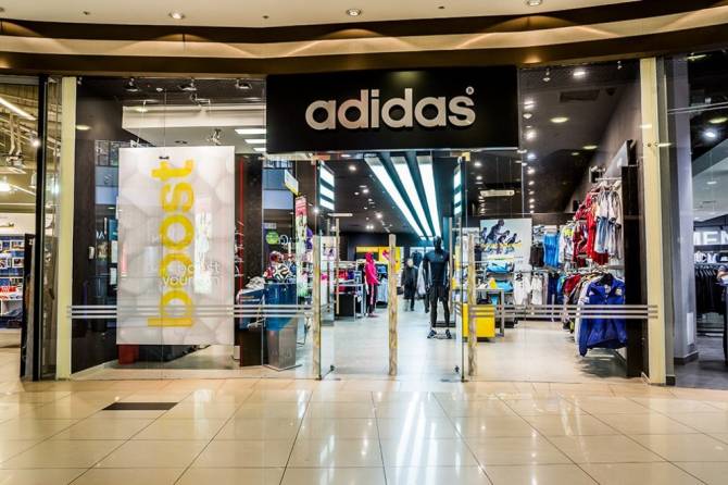 loja da adidas no plaza