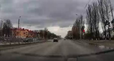 В Брянске на проспекте Московском «Шевроле» дважды проскочил на красный