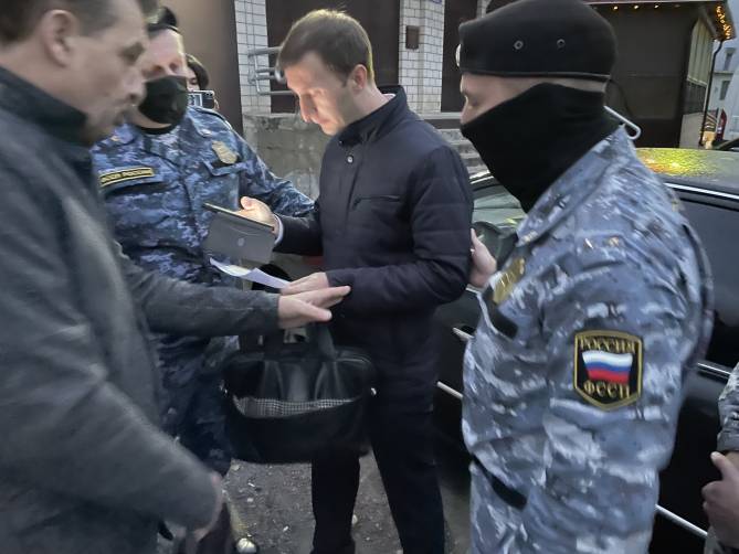 Опубликовано видео силового задержания брянского депутата Павлова