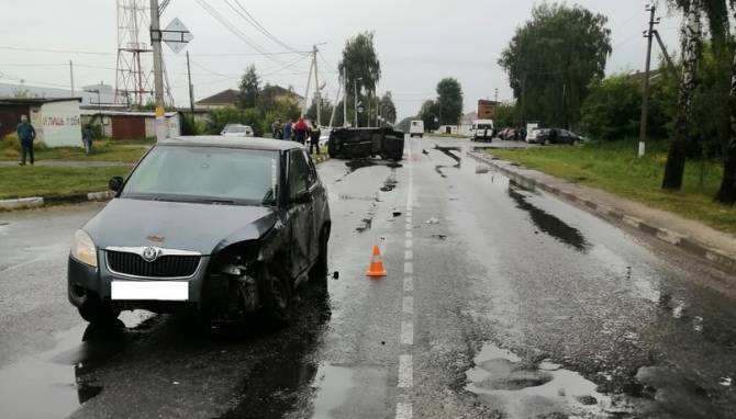 В Стародубе 19-летний начинающий водитель «ВАЗ» устроил массовое ДТП и покалечил 4 подростков