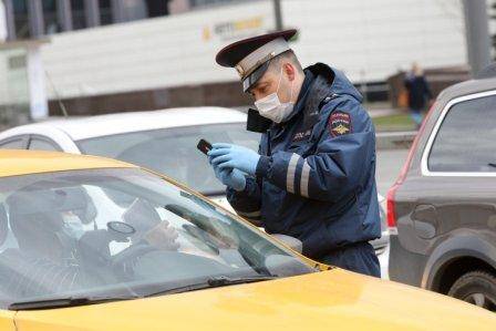 В Брянске за сутки на нарушениях попались 45 таксистов