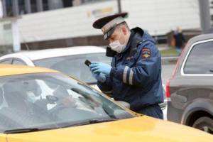 В Брянске за сутки на нарушениях попались 45 таксистов