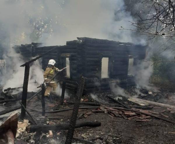 В стародубском селе сгорел жилой дом: есть пострадавший