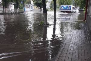 В Брянске район улицы Куйбышева полностью ушел под воду