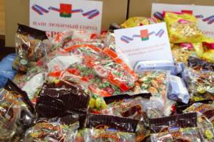 В Брянске волонтёрский штаб горсовета накормил сладостями воспитанников колонии