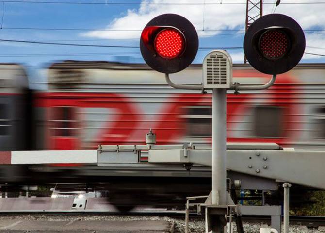 В Навле 20 мая закроют железнодорожный переезд 