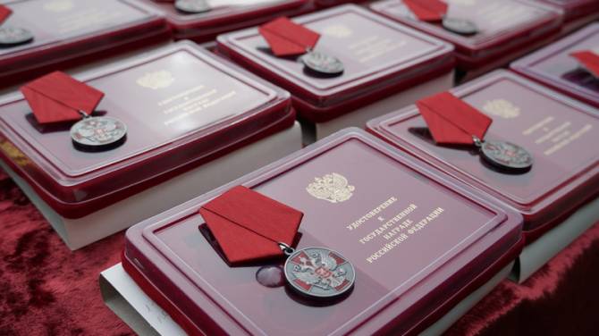 В Брянске 40 росгвардейцам вручили медали ордена «За заслуги перед Отечеством»