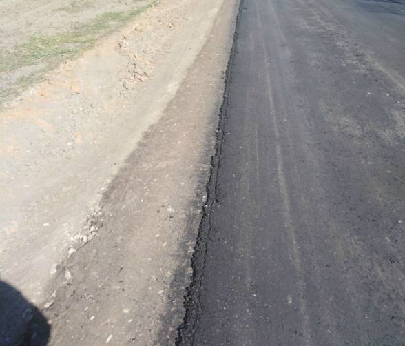 В Новозыбкове при ремонте недоложили асфальт и сузили дорогу на полметра