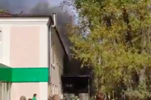 В Брянске загорелся бывший кинотеатр «Металлург»
