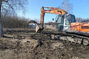 В Брянске на Володарке снесли аварийный барак по улице Конституции