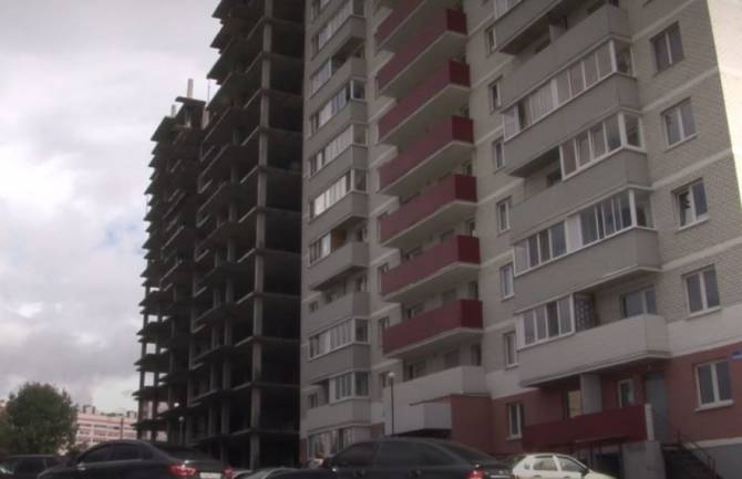 В Брянске заметили активность рядом с недостроенным домом на Чернышевского