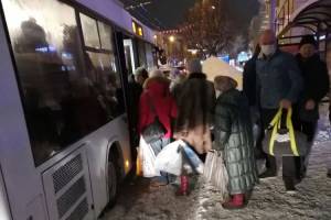 В Брянске автобусы из-за снега перестали подъезжать к остановкам 