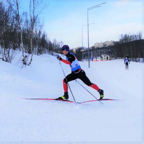 Брянский лыжник Олег Поляков взял бронзу на соревнованиях «Праздник Севера»