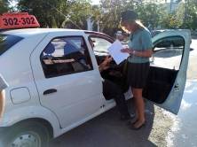 Брянская служба такси оплатила 117 штрафов после ареста автомобиля