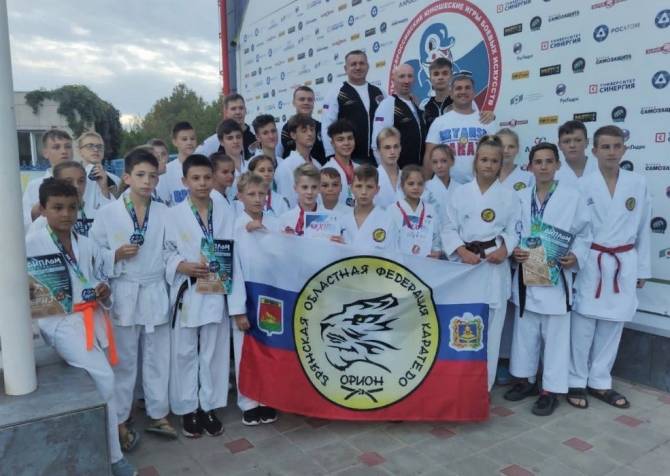 Юные брянские каратисты завоевали 9 медалей на всероссийском турнире