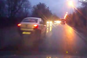 В Брянске на улице Речной сняли на видео гонщика-таксиста