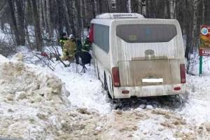 Под Калугой брянский автобус с 9 пассажирами врезался в грузовик