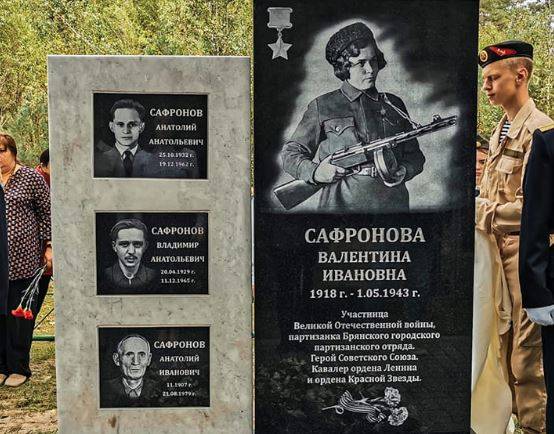 В Брянске памятник Вале Сафроновой оплатили ветераны ФСБ и общественники