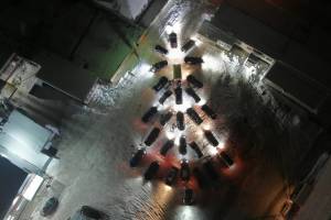 В Сельцо водители зажгли ёлку и снежинку из автомобилей