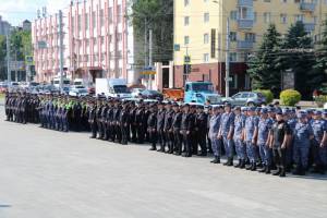 В Брянске на площади Партизан прошел открытый инструктаж нарядов полиции