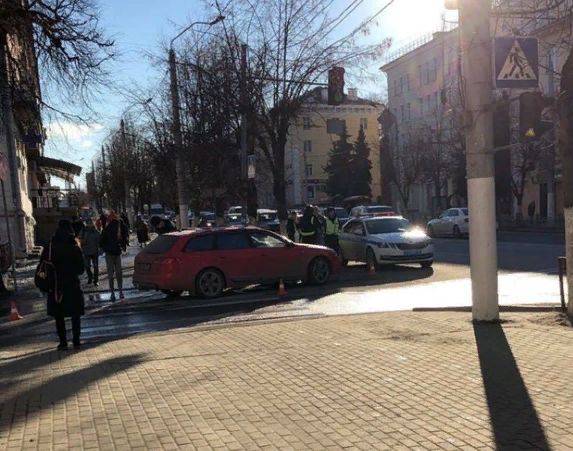 В Брянске на проспекте Ленина легковушка сбила человека