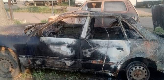 В Брянске 42-летний мужчина сжёг три припаркованных легковушки