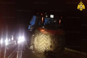 В жутком ДТП с трактором на брянской трассе погиб 15-летний парень