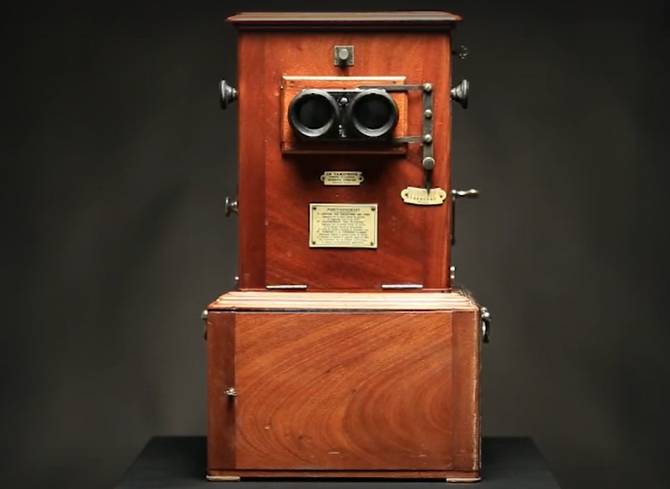 В брянском музее истории фотографии появился уникальный стереоскоп 19 века
