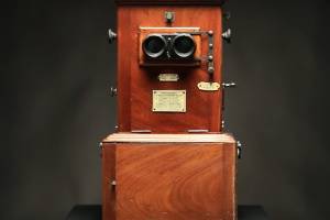 В брянском музее истории фотографии появился уникальный стереоскоп 19 века