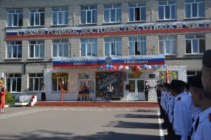 В Брянске кадетов с 1 сентября поздравили росгвардейцы