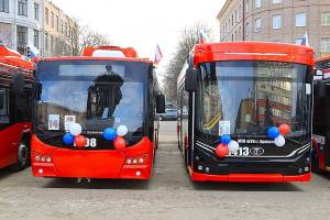 В Брянск поступил ещё один красный троллейбус