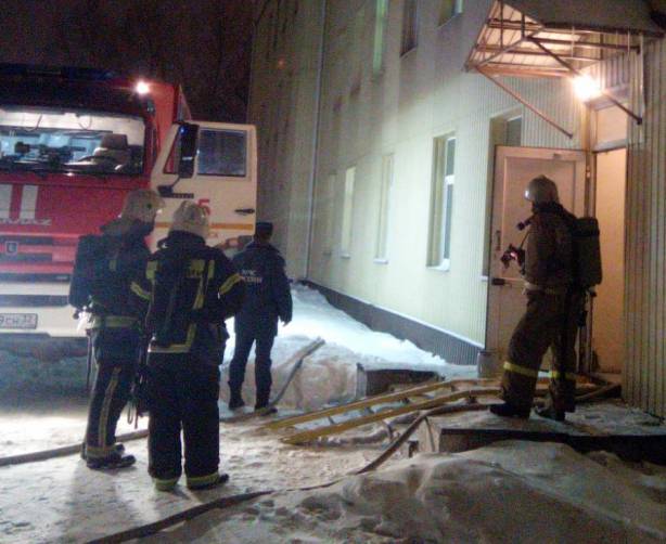 В Брянске из горящего дома на улице Пушкина спасли 9 человек