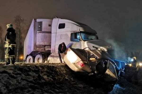 Ехавший в Брянск дальнобойщик стал участником смертельного ДТП под Калугой