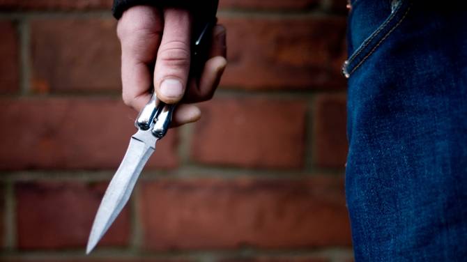 Подросток пырнул ножом ребёнка на детской площадке