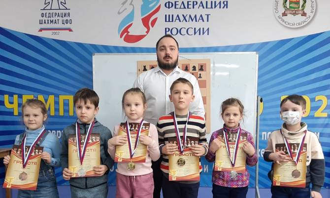 Юные брянцы взяли 6 медалей на первенстве области по шахматам и шашкам