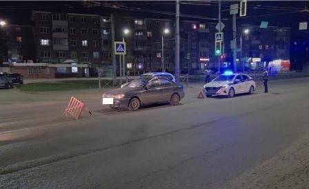 В Брянске перебегавший дорогу 12-летний школьник попал под машину