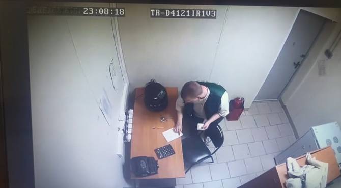 В Брянске 21-летний менеджер супермаркета присвоил 147 тысяч рублей