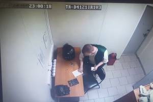 В Брянске 21-летний менеджер супермаркета присвоил 147 тысяч рублей