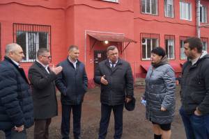 Качество ремонта брянского наркодиспансера оценил замгубернатора