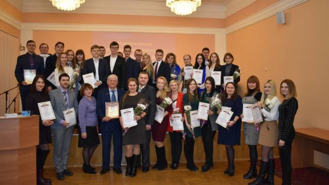 В Брянске наградили победителей конкурса научных работ