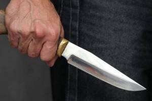 В Брянске пьяный мужчина с ножом набросился на бригаду скорой помощи