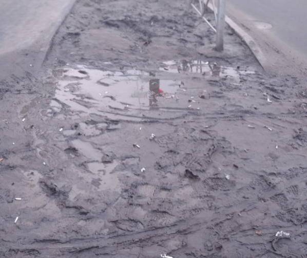 В Брянске сняли на фото грязевое месиво возле зебры на улице Авиационной