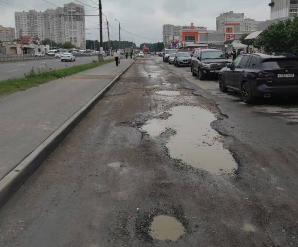 В Брянске на проспекте Московском после прокладки ливневки осталась дорога с ямами-убийцами