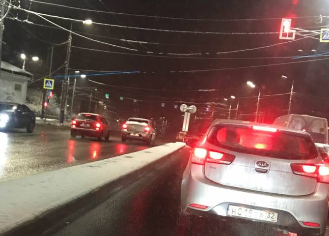 В Брянске двое водителей заблудились на новой дороге на Городище