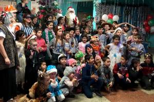 В Новозыбкове провели первый новогодний утренник для цыганских детей