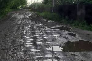 Брянских чиновников заставили отремонтировать убитую дорогу в Антоновке