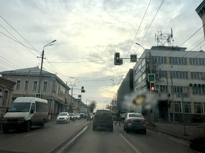 В Брянске на улице Калинина снова включили светофоры